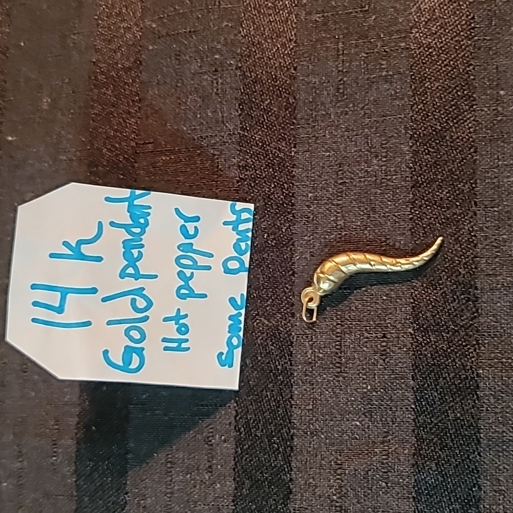 14k gold pendant of a hot chilli pepper 🌶 minor dent NOT PLATED